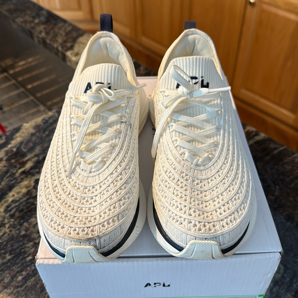 APL Women’s Techloom Zipline Ivory/Midnight Size 7